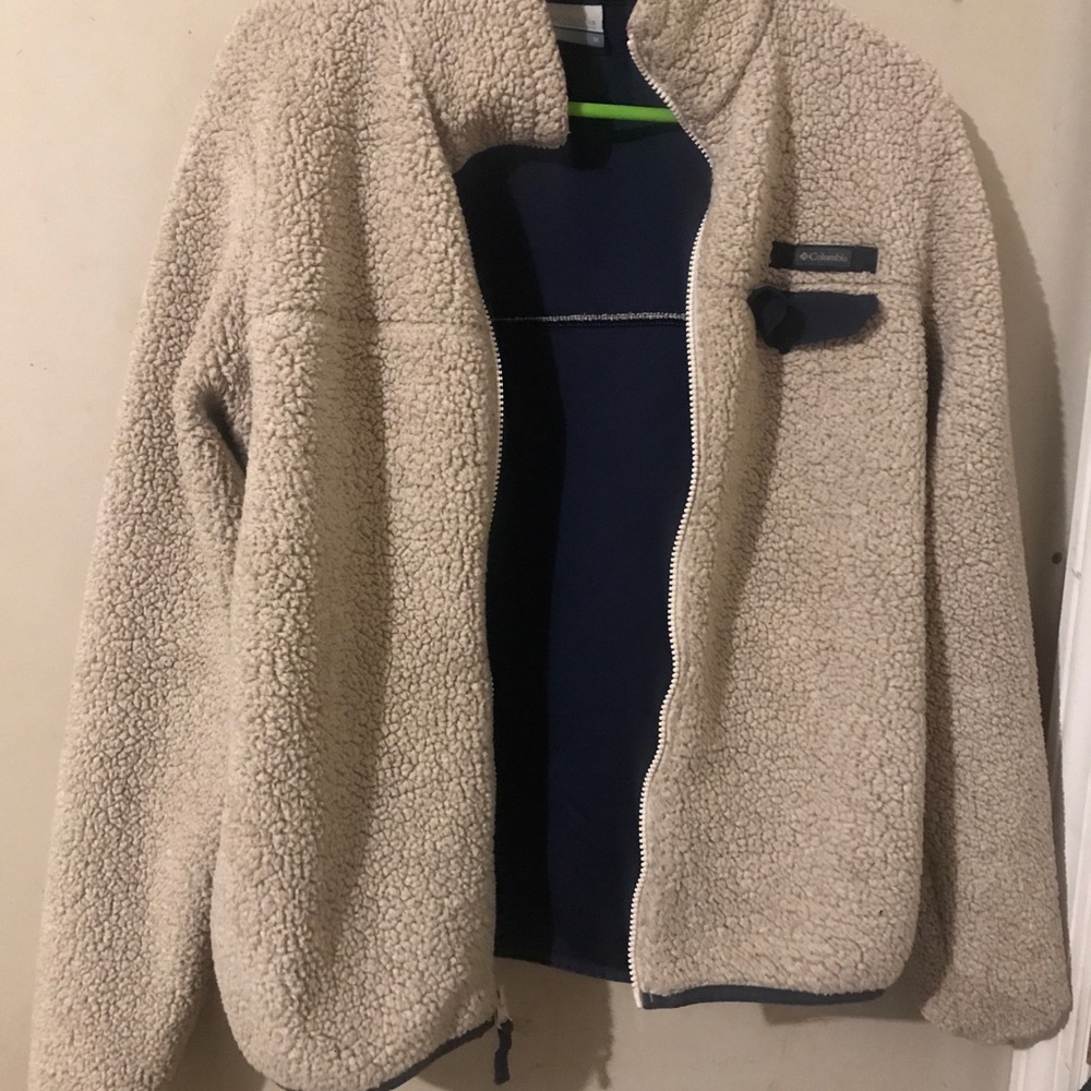 Columbia fuzzy jacket still in great great condition. Size medium in woman’s